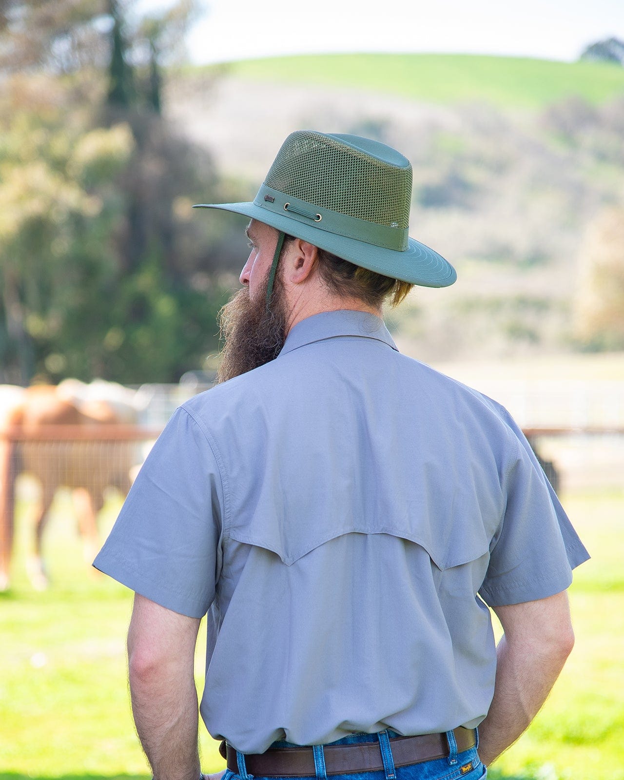 River Guide with Mesh Hat (II)
